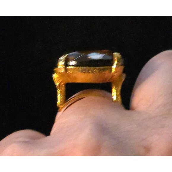 Large Amber-Like Faceted Oval Gold-Tone Adjustable Ring Signed by "Lisa" - Picture 4 of 10